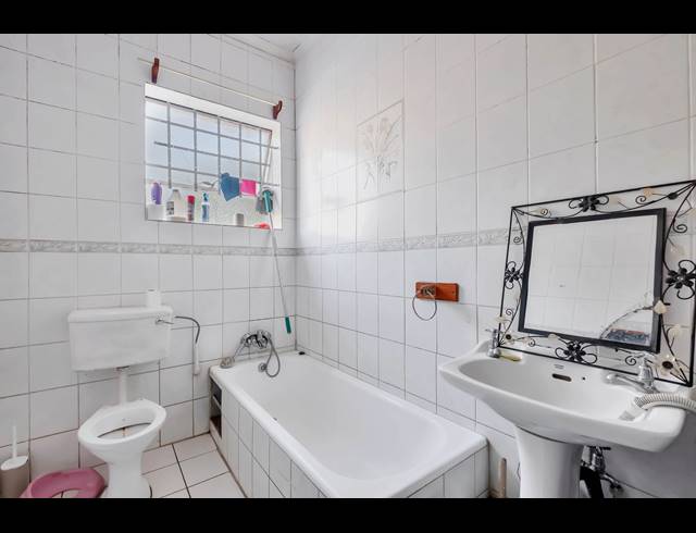 2 BEDROOM APARTMENT FOR SALE IN WINDSOR EAST
